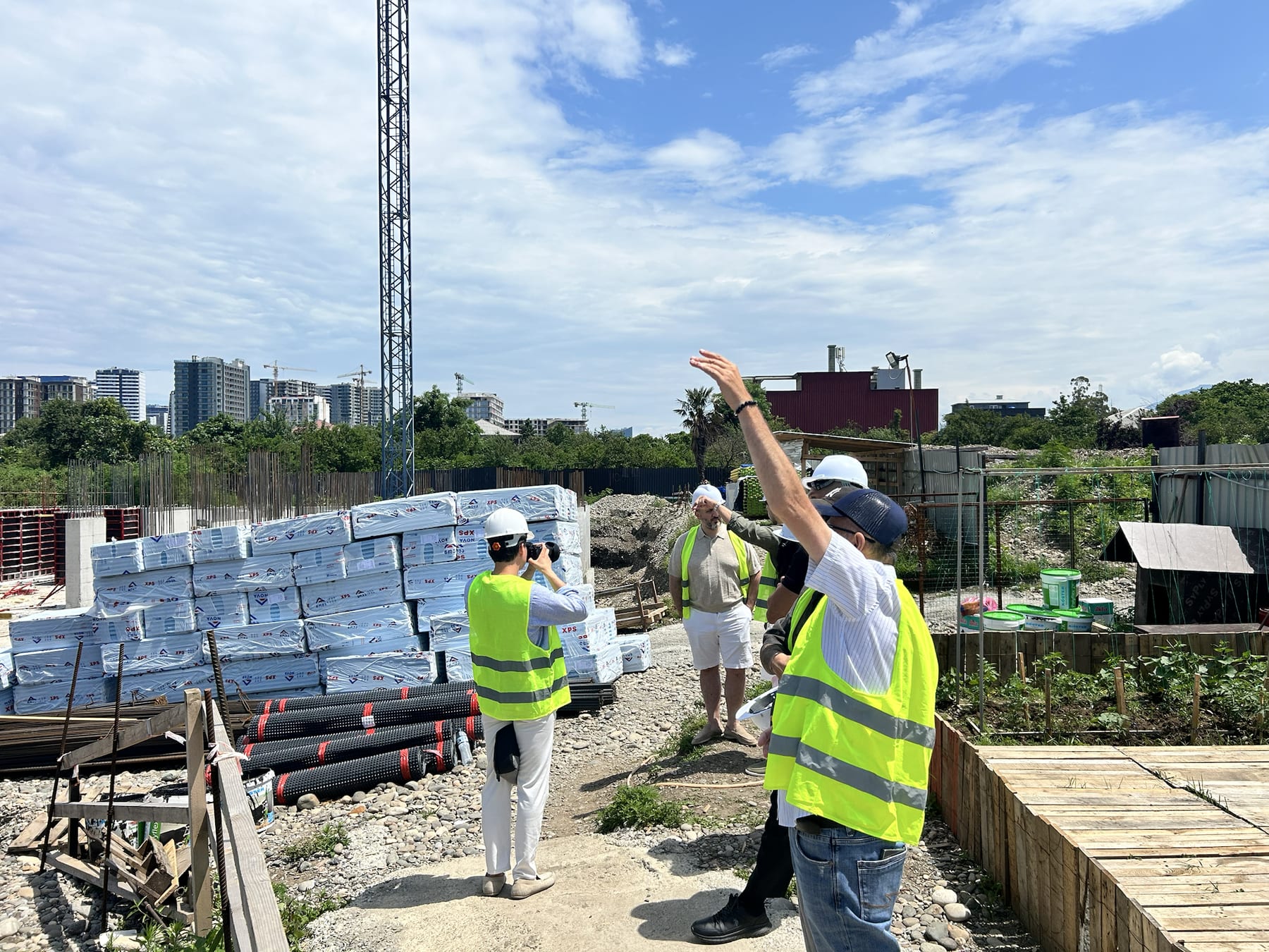 Persönliche Abstimmung bei einer Projektbesichtigung in Georgien